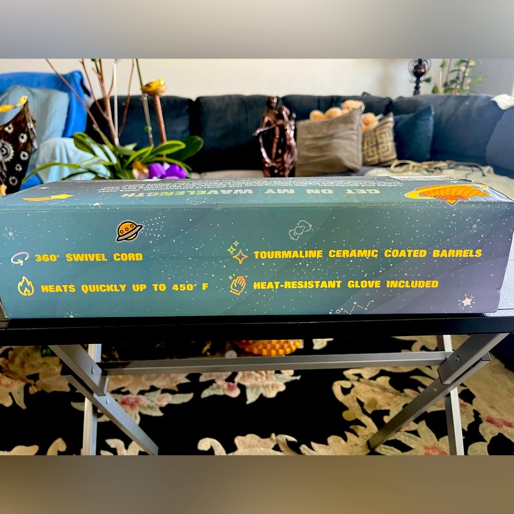 The Waver INH hair tool. Limited Edition Hello Kitty - Picture 3 of 3